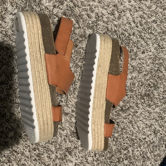 Dirty Laundry platform sandals - Picture 2 of 4